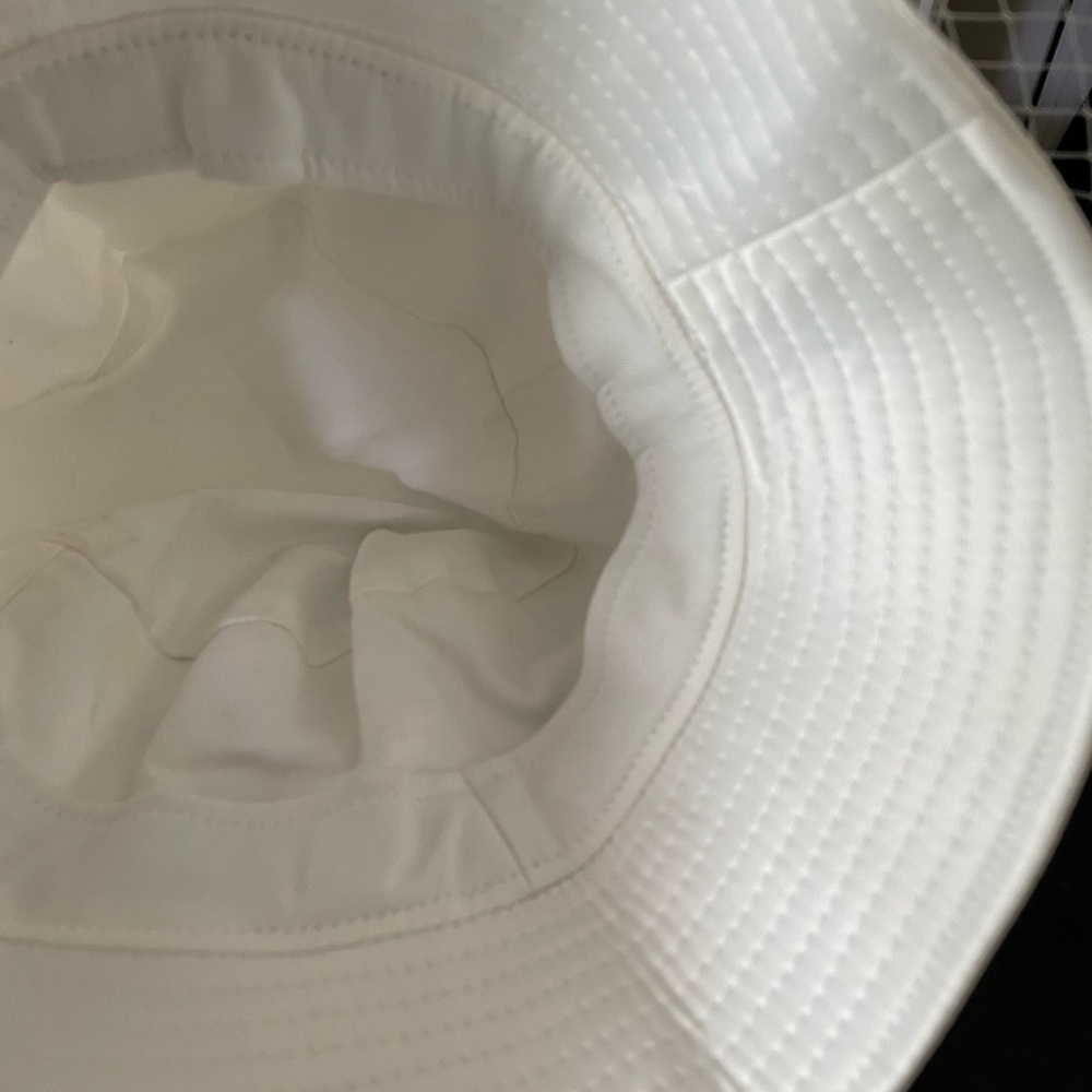 Very cute white hat - Picture 11 of 11